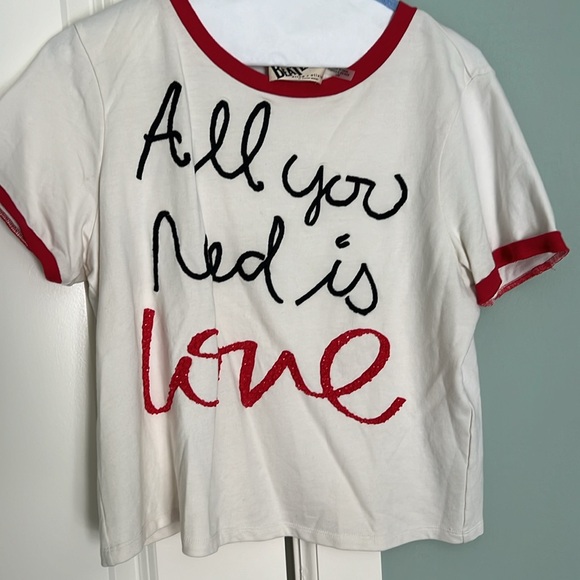 Alice and Olivia All you need is Love Beatles Tee - Picture 5 of 10